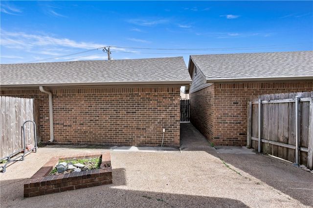 2400 Longmire Drive 204, College Station, TX 77845