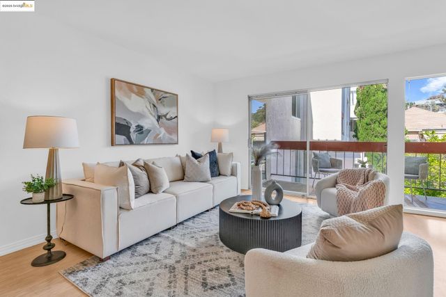 288 Whitmore St 220, Oakland, CA 94611