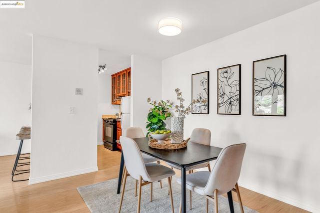 288 Whitmore St 220, Oakland, CA 94611