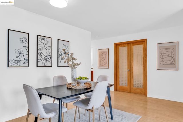 288 Whitmore St 220, Oakland, CA 94611