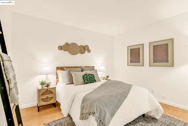 288 Whitmore St 220, Oakland, CA 94611