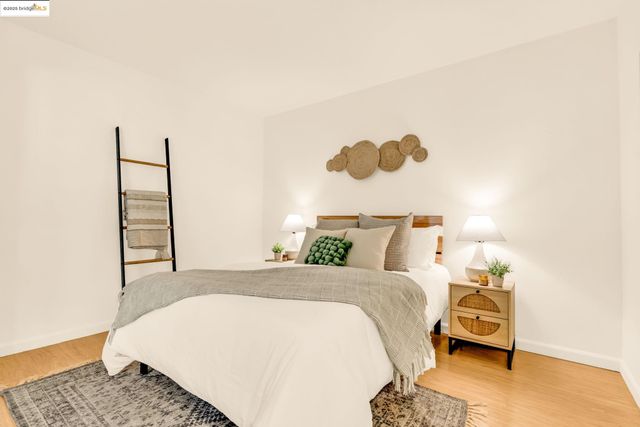 288 Whitmore St 220, Oakland, CA 94611