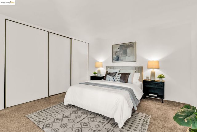 288 Whitmore St 220, Oakland, CA 94611