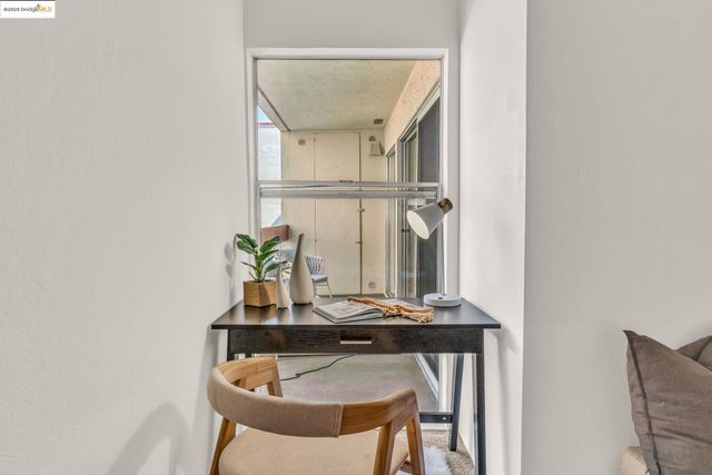 288 Whitmore St 220, Oakland, CA 94611