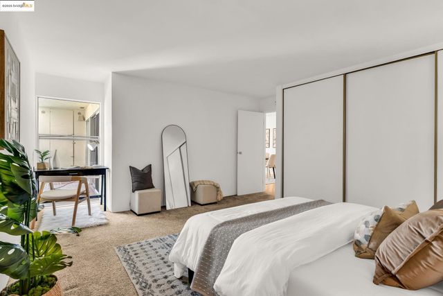 288 Whitmore St 220, Oakland, CA 94611