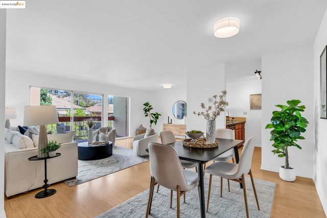 288 Whitmore St 220, Oakland, CA 94611