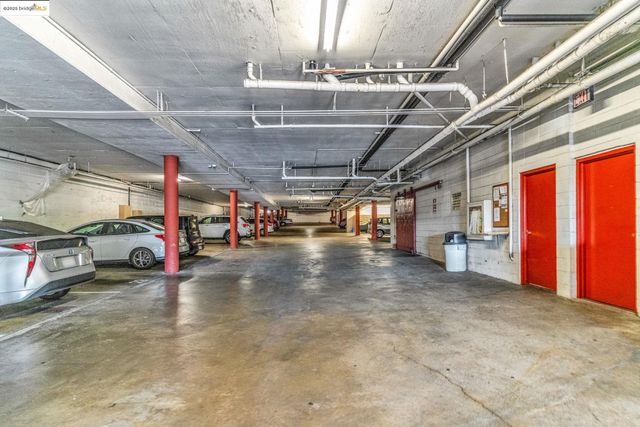 288 Whitmore St 220, Oakland, CA 94611