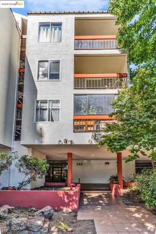 288 Whitmore St 220, Oakland, CA 94611