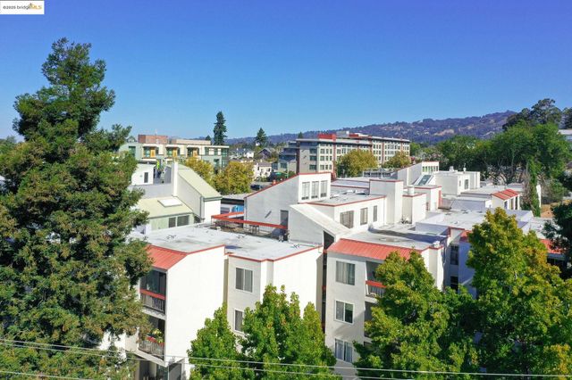 288 Whitmore St 220, Oakland, CA 94611