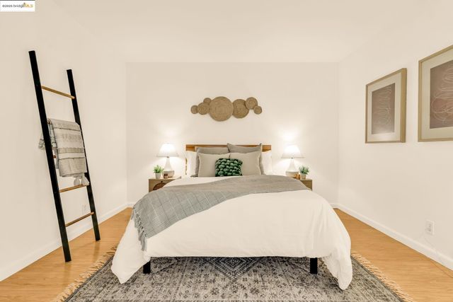 288 Whitmore St 220, Oakland, CA 94611