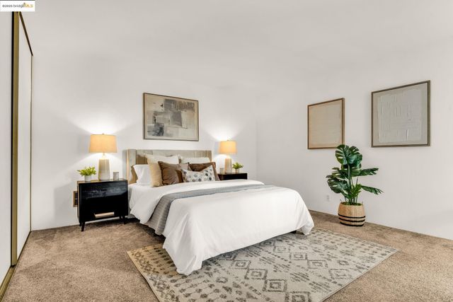 288 Whitmore St 220, Oakland, CA 94611