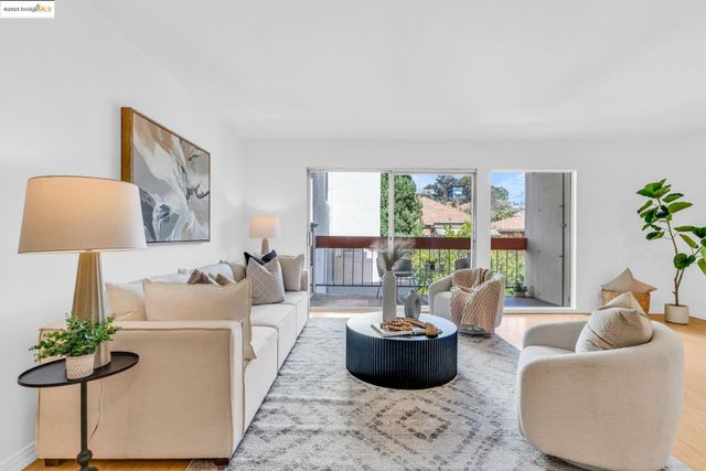 288 Whitmore St 220, Oakland, CA 94611