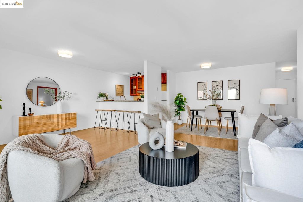 288 Whitmore St 220, Oakland, CA 94611