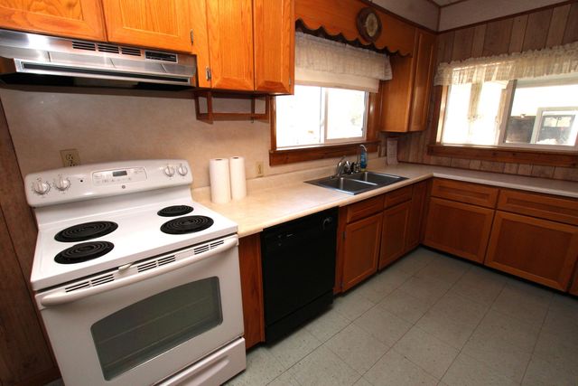 11421 Elm Avenue, Howard City, MI 49329