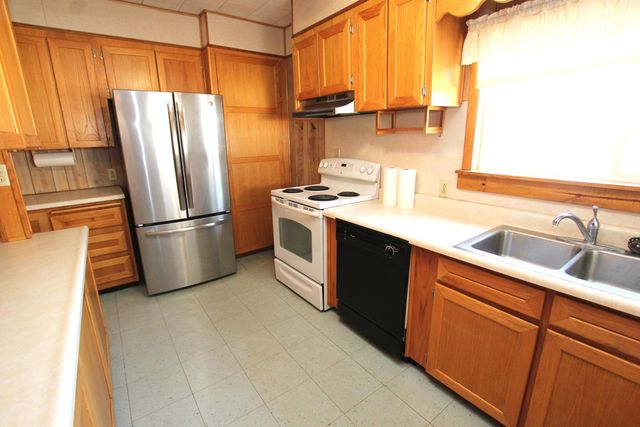 11421 Elm Avenue, Howard City, MI 49329