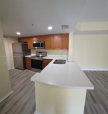 5051 Wiles Rd 201, Coconut Creek, FL 33073