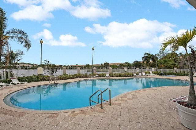 5051 Wiles Rd 201, Coconut Creek, FL 33073