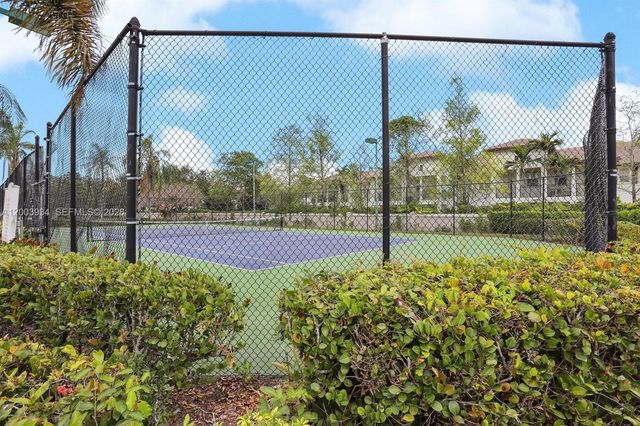 5051 Wiles Rd 201, Coconut Creek, FL 33073