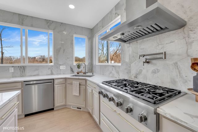 3517 Oakleaf Lane, Crystal Lake, IL 60012