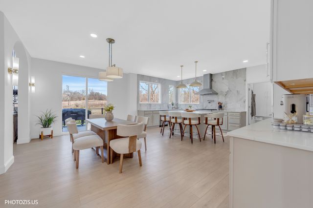 3517 Oakleaf Lane, Crystal Lake, IL 60012