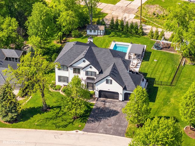 3517 Oakleaf Lane, Crystal Lake, IL 60012