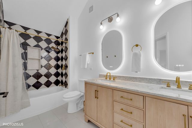 3517 Oakleaf Lane, Crystal Lake, IL 60012