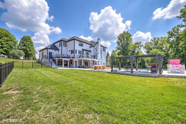 3517 Oakleaf Lane, Crystal Lake, IL 60012