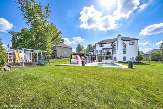 3517 Oakleaf Lane, Crystal Lake, IL 60012