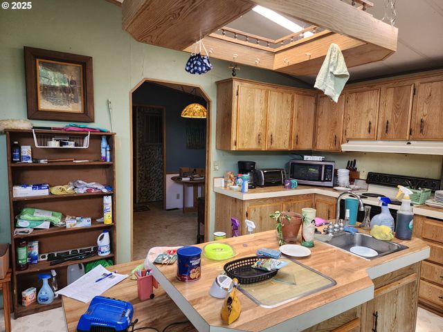 34865 ROW RIVER Rd, Cottage Grove, OR 97424