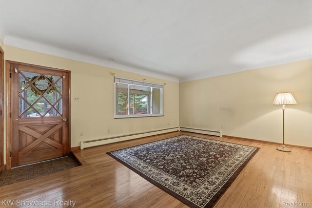 1445 Mariposa Drive, Wixom, MI 48393