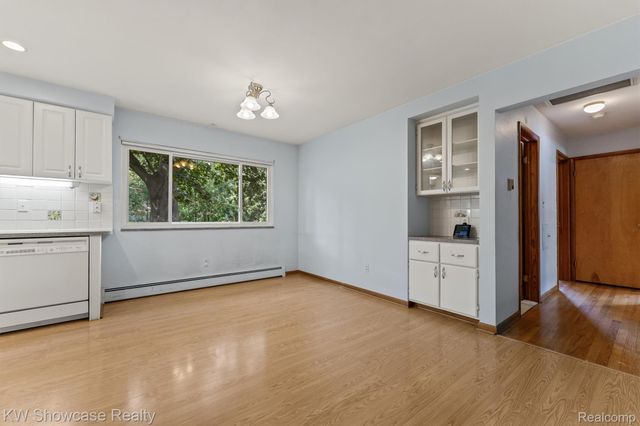 1445 Mariposa Drive, Wixom, MI 48393