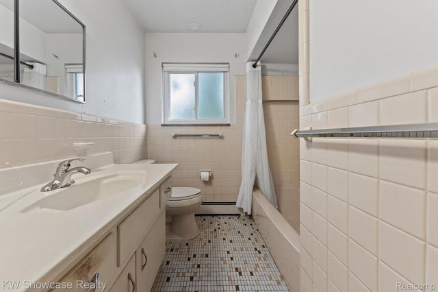 1445 Mariposa Drive, Wixom, MI 48393