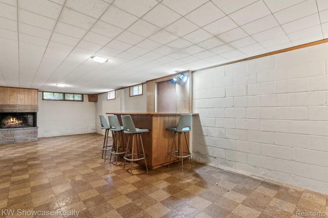 1445 Mariposa Drive, Wixom, MI 48393