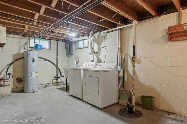 1445 Mariposa Drive, Wixom, MI 48393