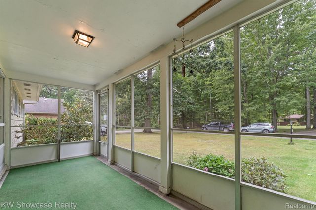 1445 Mariposa Drive, Wixom, MI 48393