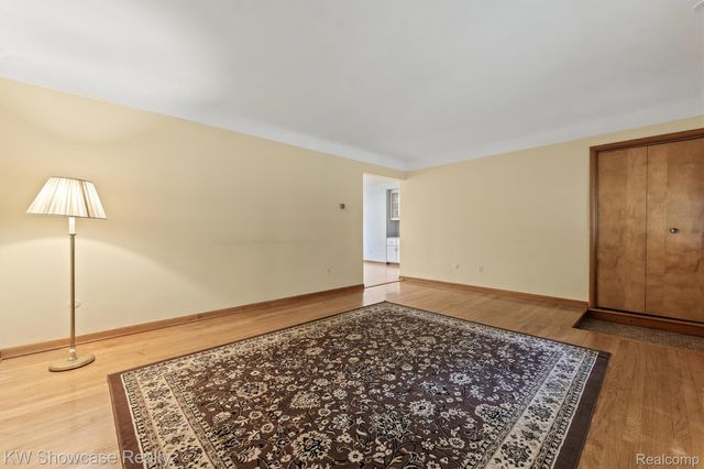 1445 Mariposa Drive, Wixom, MI 48393