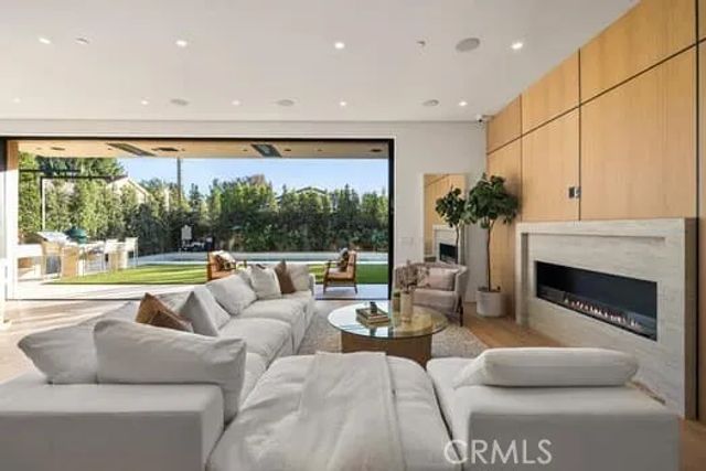 14758 Morrison, Sherman Oaks, CA 91403