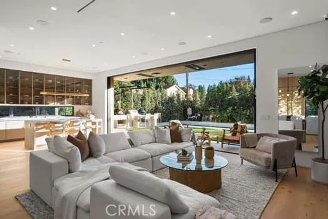 14758 Morrison, Sherman Oaks, CA 91403