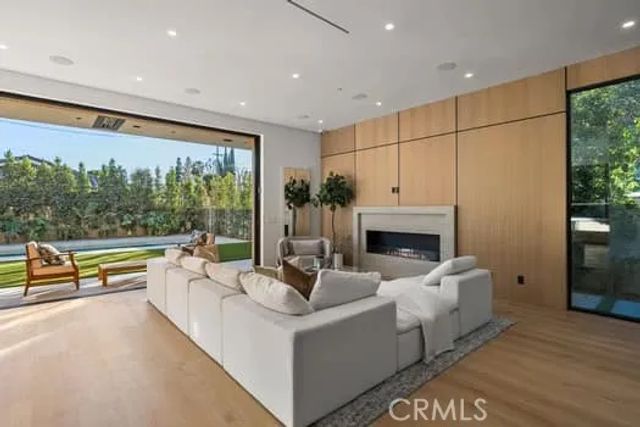 14758 Morrison, Sherman Oaks, CA 91403