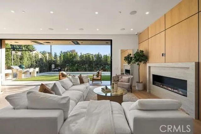 14758 Morrison, Sherman Oaks, CA 91403