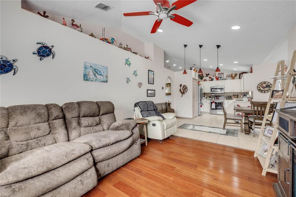 Image 8 of property listing at 16 ZIEGLER PLACE, Palm Coast, FL 32164