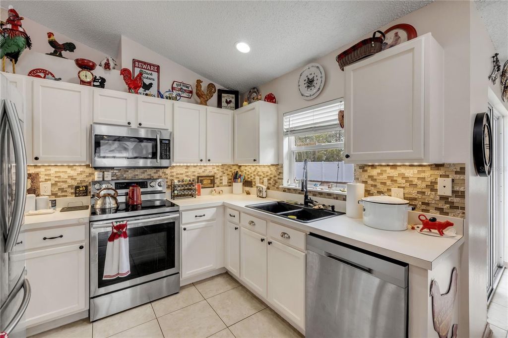 Image 10 of property listing at 16 ZIEGLER PLACE, Palm Coast, FL 32164