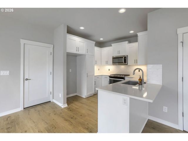6470 Se PROVENCE St, Hillsboro, OR 97123