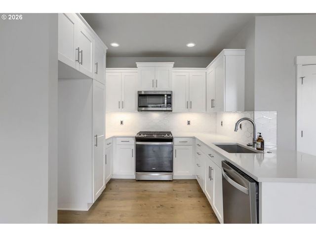 6470 Se PROVENCE St, Hillsboro, OR 97123