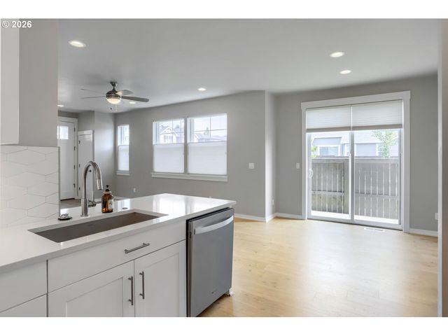 6470 Se PROVENCE St, Hillsboro, OR 97123
