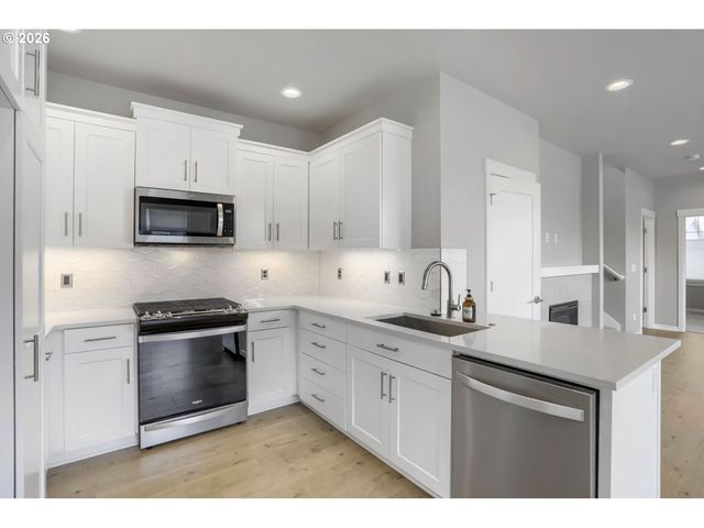 6470 Se PROVENCE St, Hillsboro, OR 97123