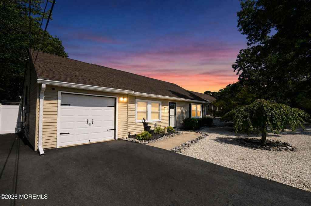 129 Ahoy Road, Manahawkin, NJ 08050