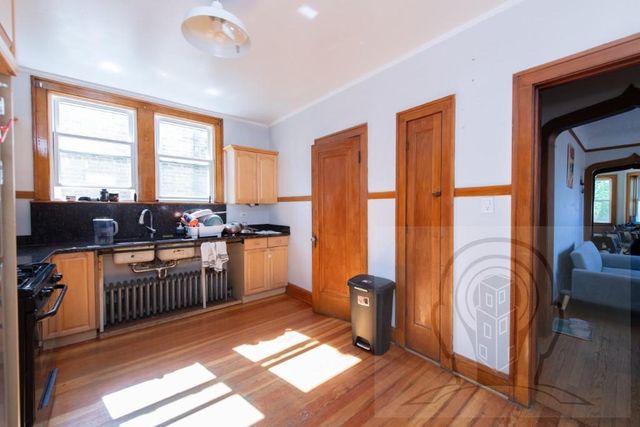 5057 W Newport Avenue 2, Chicago, IL 60641