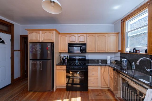 5057 W Newport Avenue 2, Chicago, IL 60641