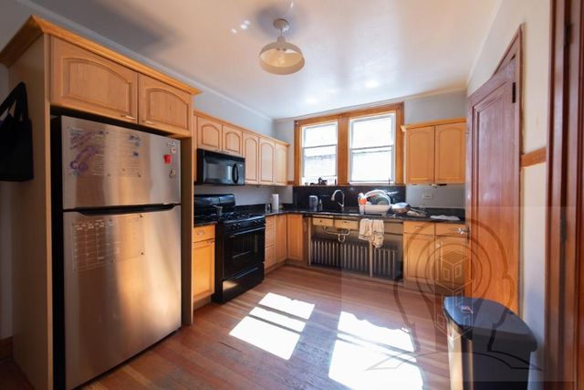 5057 W Newport Avenue 2, Chicago, IL 60641